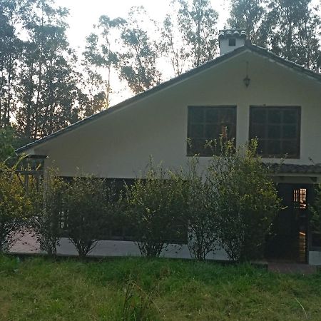 Отель Quinta Los Eucaliptos Кито Экстерьер фото