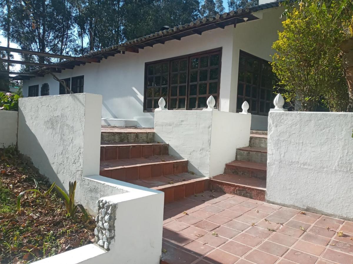 Отель Quinta Los Eucaliptos Кито Экстерьер фото