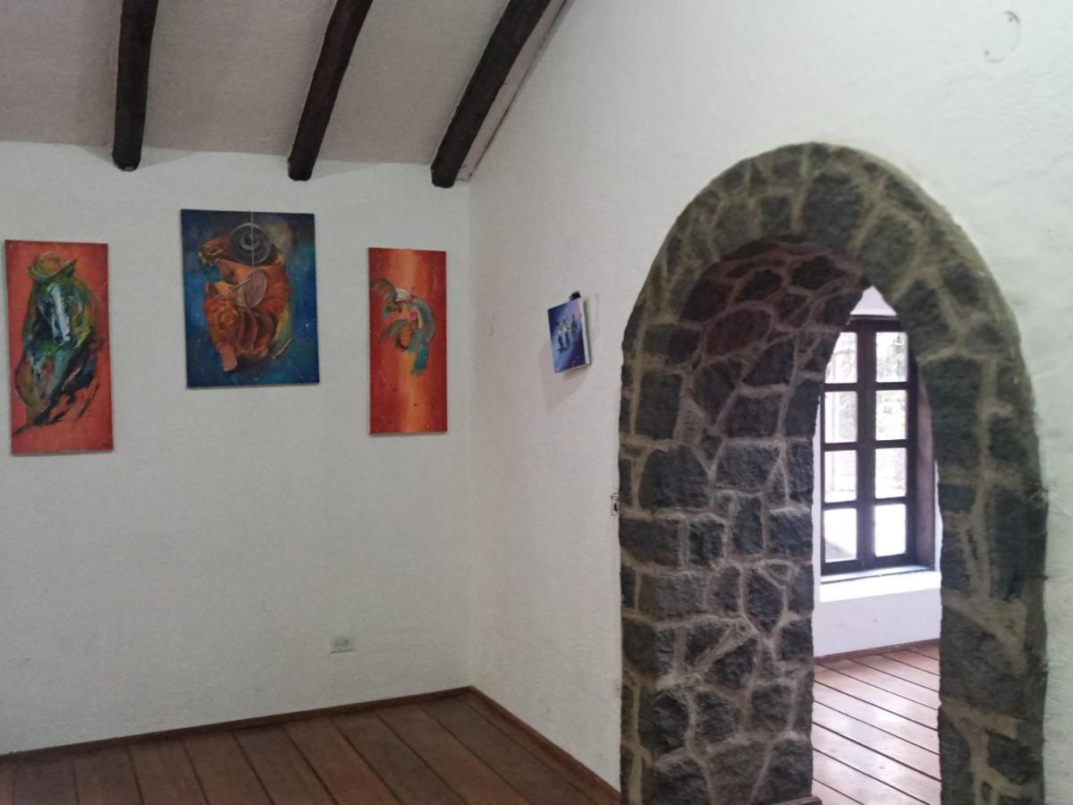 Отель Quinta Los Eucaliptos Кито Экстерьер фото