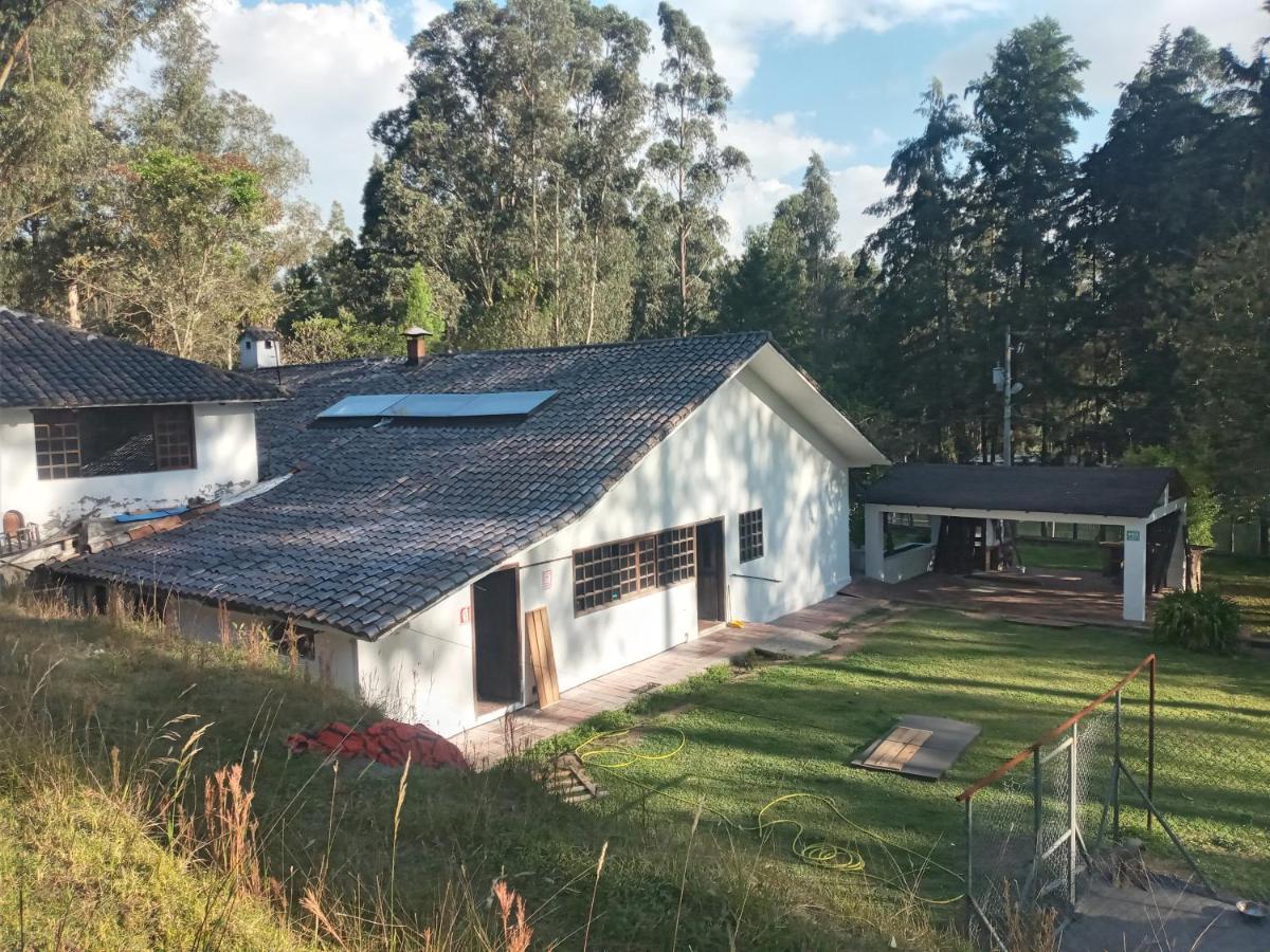 Отель Quinta Los Eucaliptos Кито Экстерьер фото