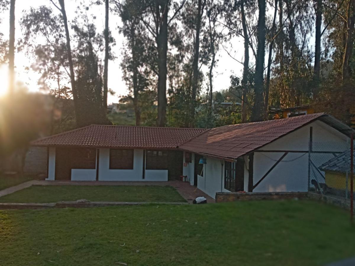 Отель Quinta Los Eucaliptos Кито Экстерьер фото