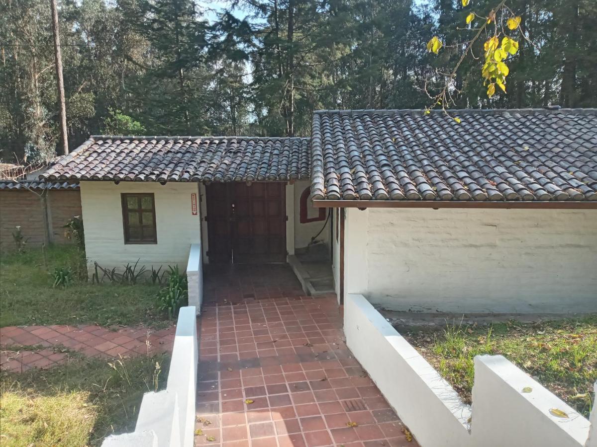 Отель Quinta Los Eucaliptos Кито Экстерьер фото